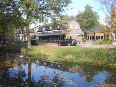 Griendtsveen : St. Barbarastraat, im Hintergrund die Herberg de Morgenstond